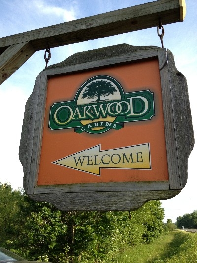 Road signage - Welcome to Oakwood Cabins