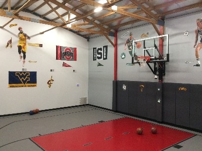 Basketball Room! - Under AC/Heat. Where else are you going to find entertainment and fun like This! 